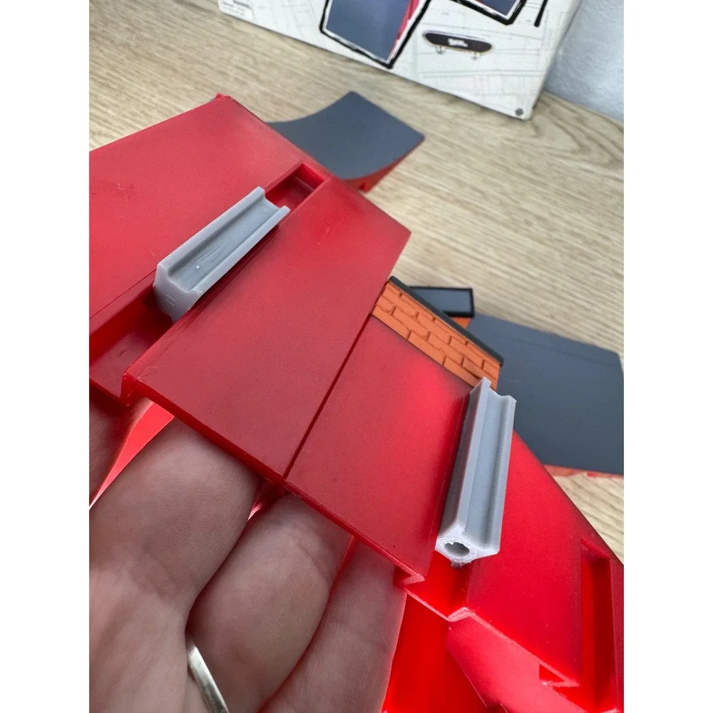 Tech Deck Ryan Sheckler Warehouse Play Set 03 Fingerboard Ramp Vintage 2009 Red